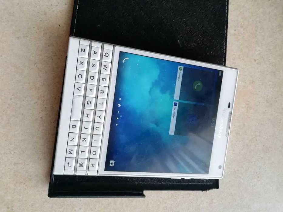 Blackberry Passport White