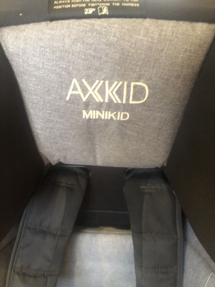 fotelik samochodowy Axkid minikid 9-25 kg