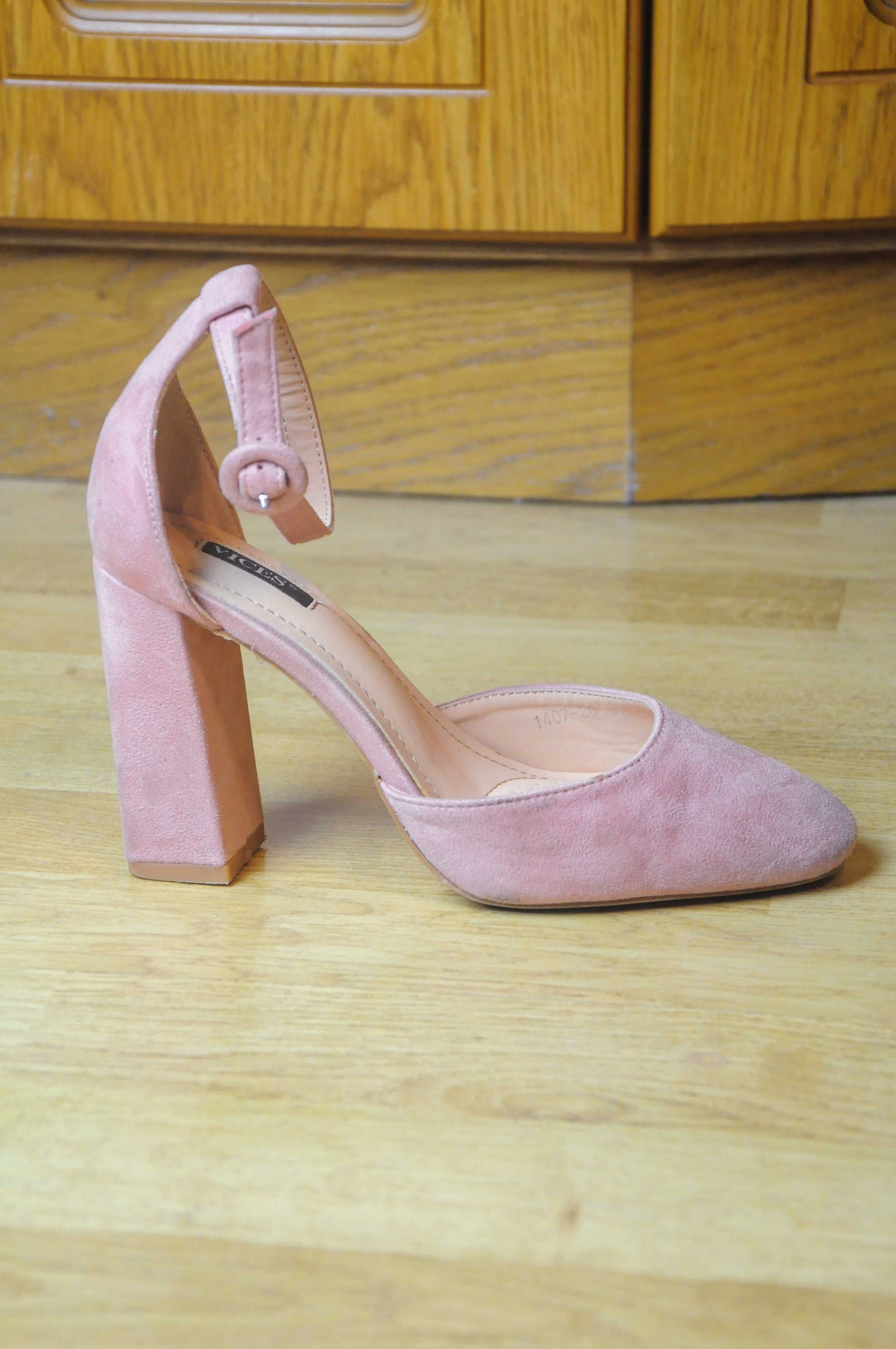 Buty czółenka szpilki na słupku obcasie eleganckie vintage retro