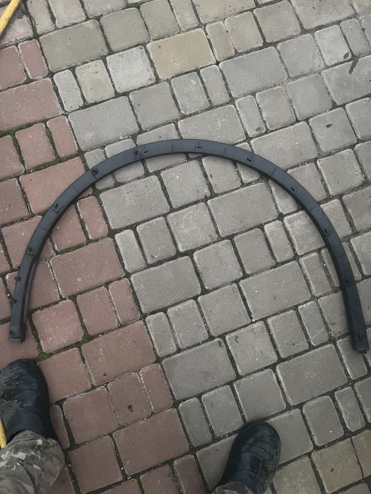 Арка крила Тесла Y