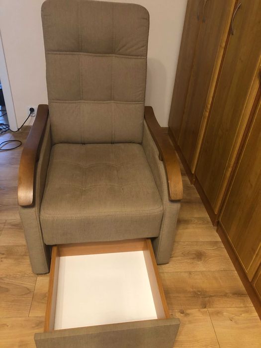 Komplet wypoczynkowy w bardzo dobrym stanie - wersalka, sofa, fotel