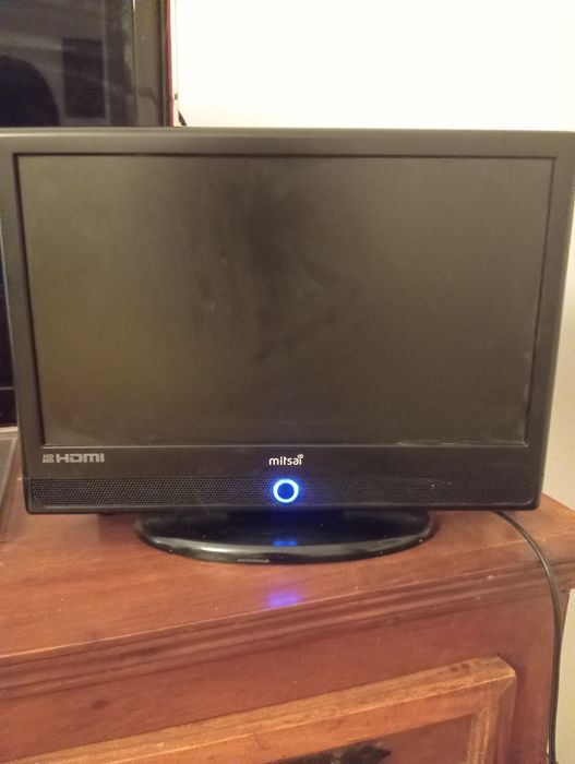 Pequena e prática televisão Mitsai a funcionar bem!