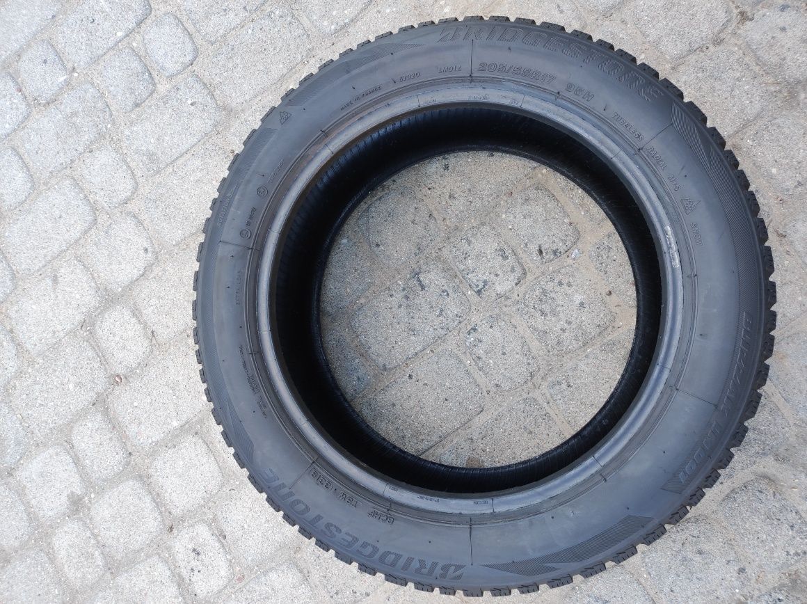 205.55.17 Dwie opony zimowe Bridgestone
