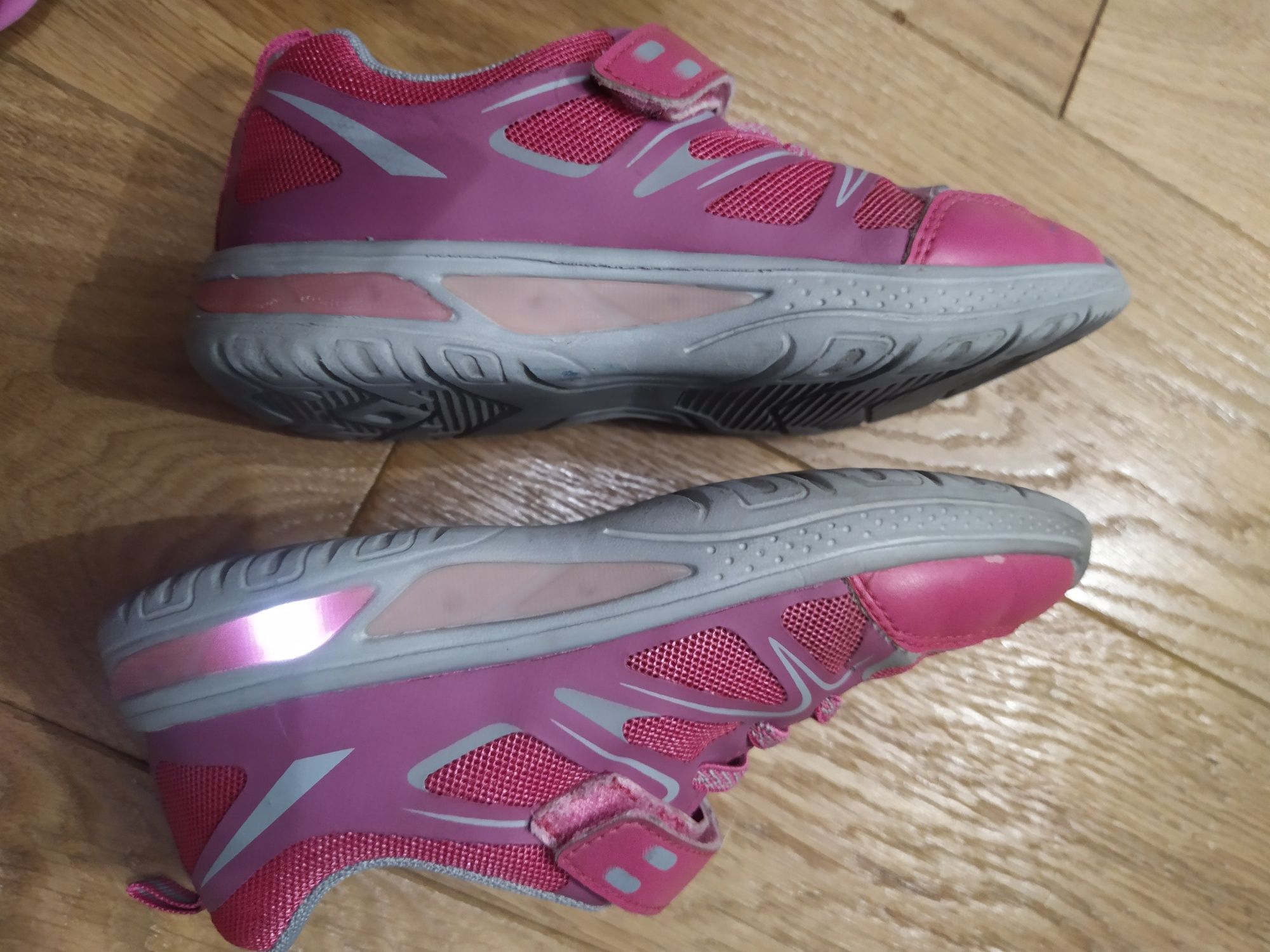 Buty sportowe dziewczęce rozm. 29