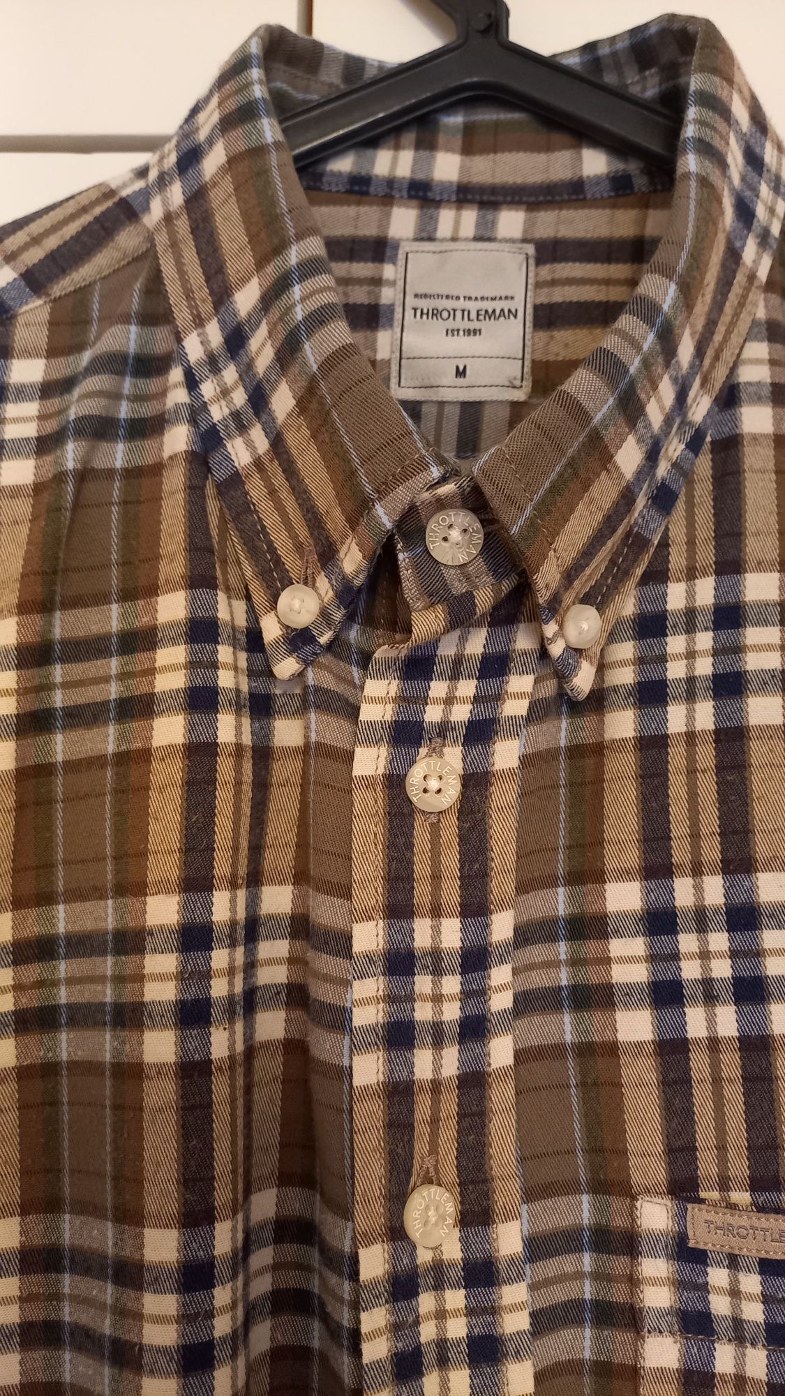 Camisas em algodão