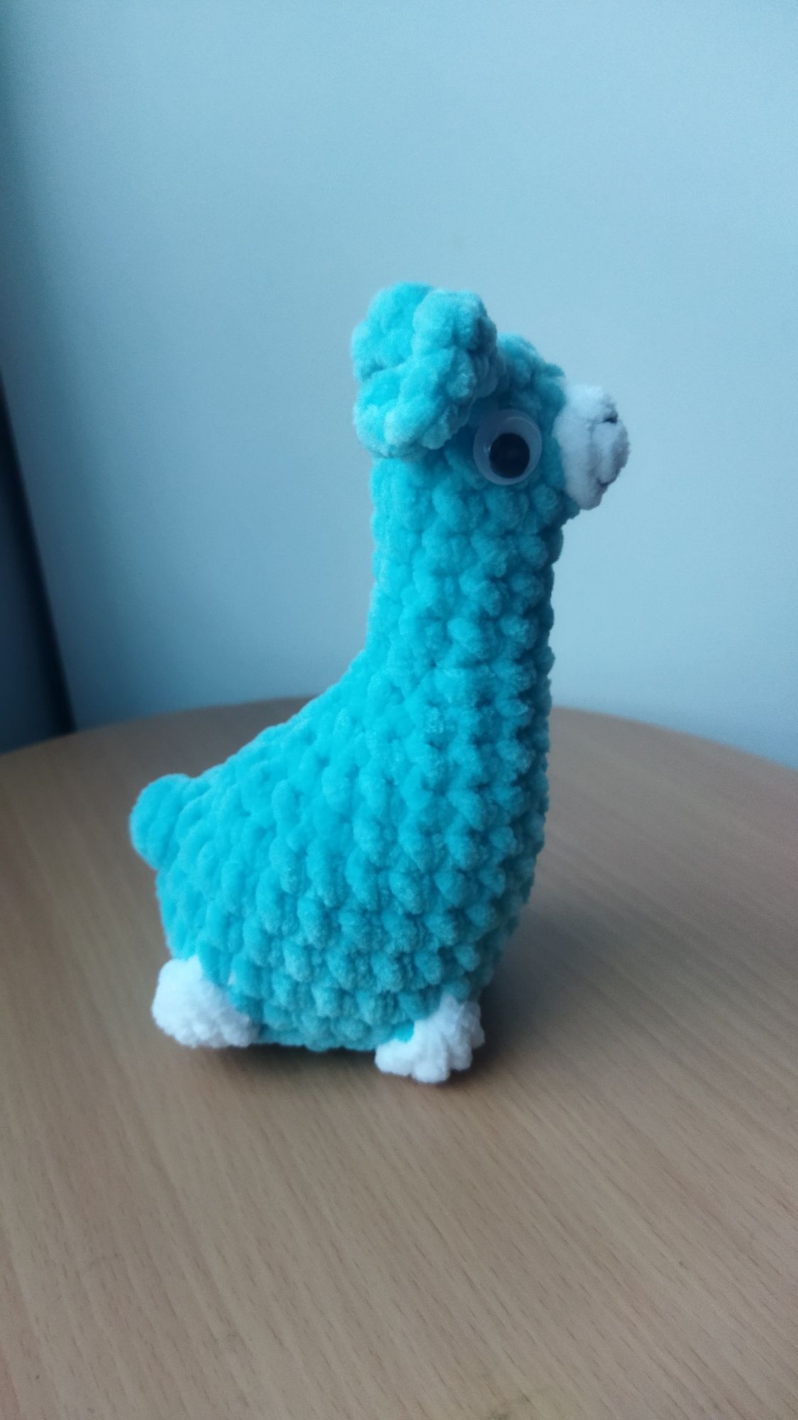 Lama na szydełku pluszowa błękitna
