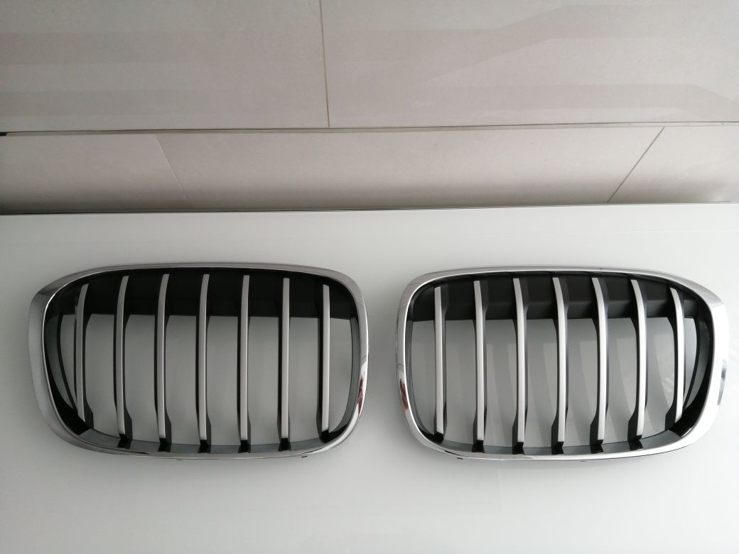 Grelhas Frontais Originais BMW X1 F48 como novas