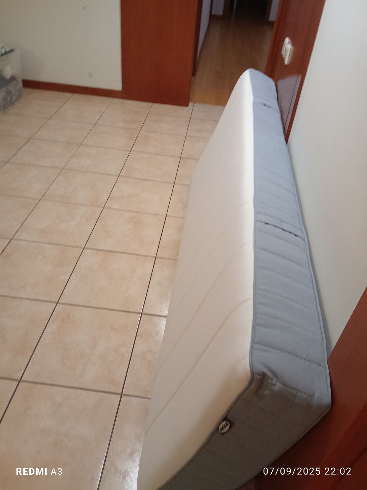 Colchão  90x200, VALEVAG, molas e sacadas, 6 meses de uso