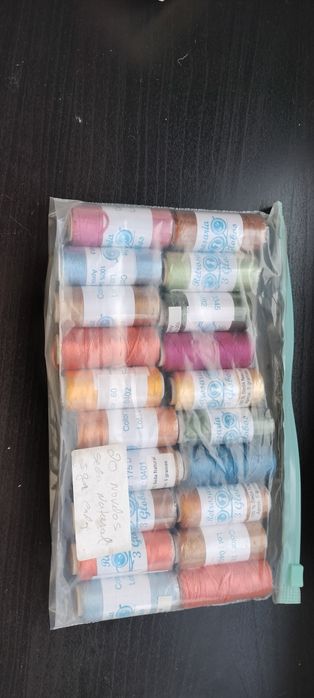 Linhas de costura em ceda natural