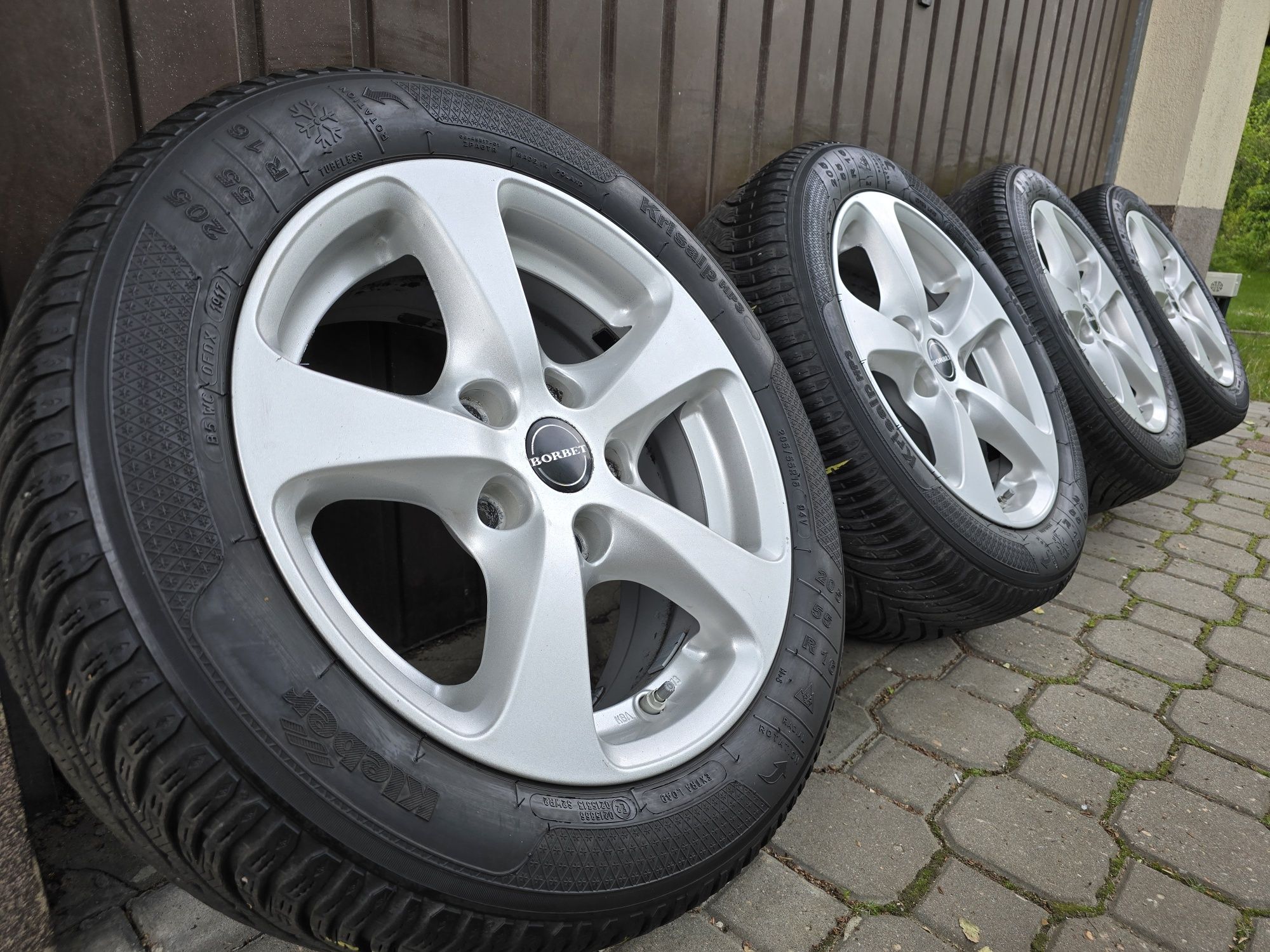 Felgi z oponami 205/55R16 BMW 3 E90 5x120 E91 1 E87 E82 E36 E46 F20