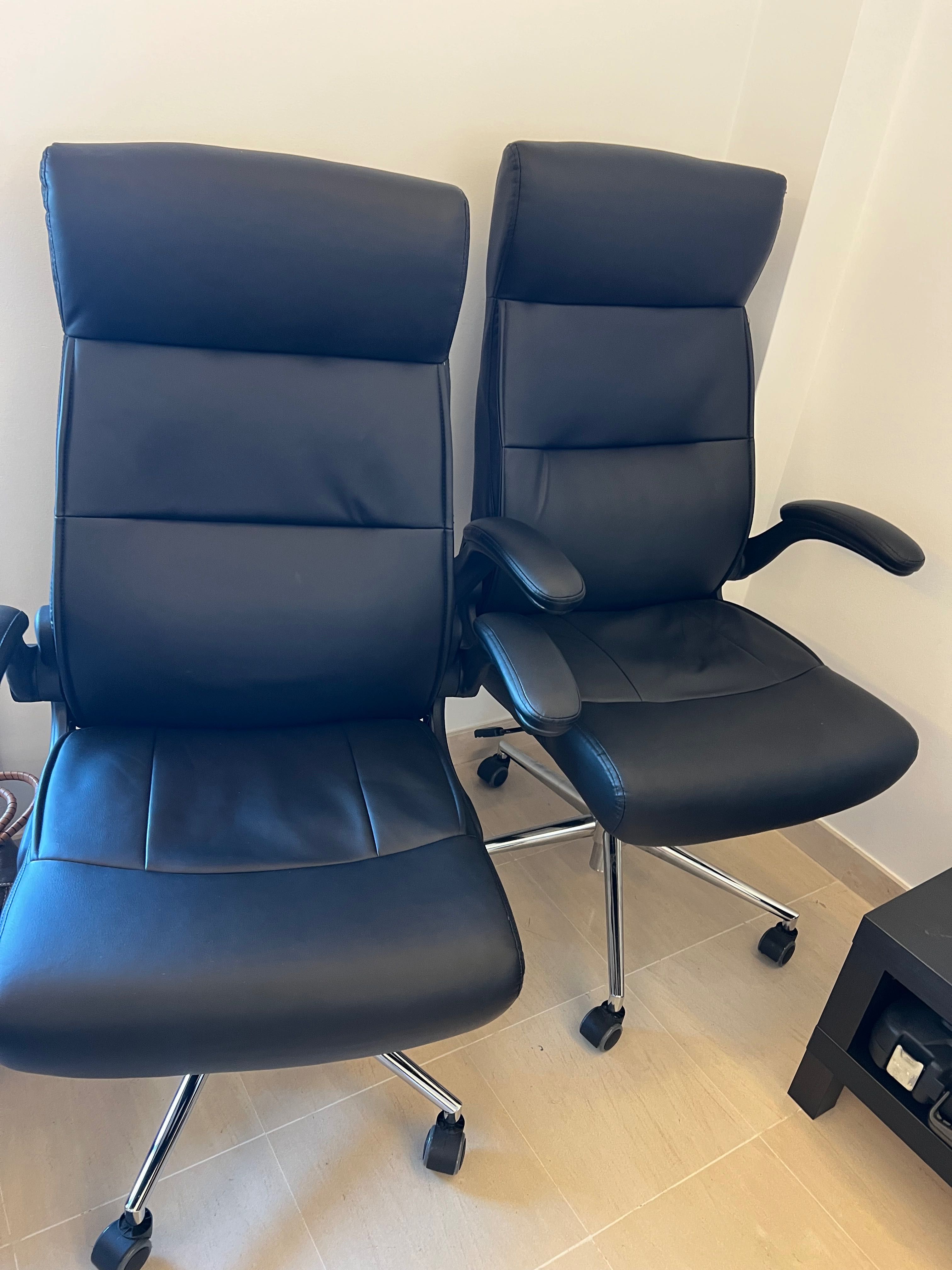 Poltronas de escritório em estado de NOVO