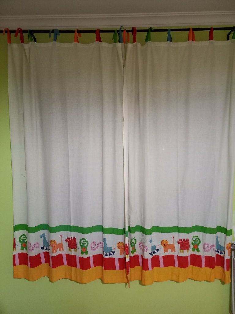 Tapete e Cortinados quarto criança