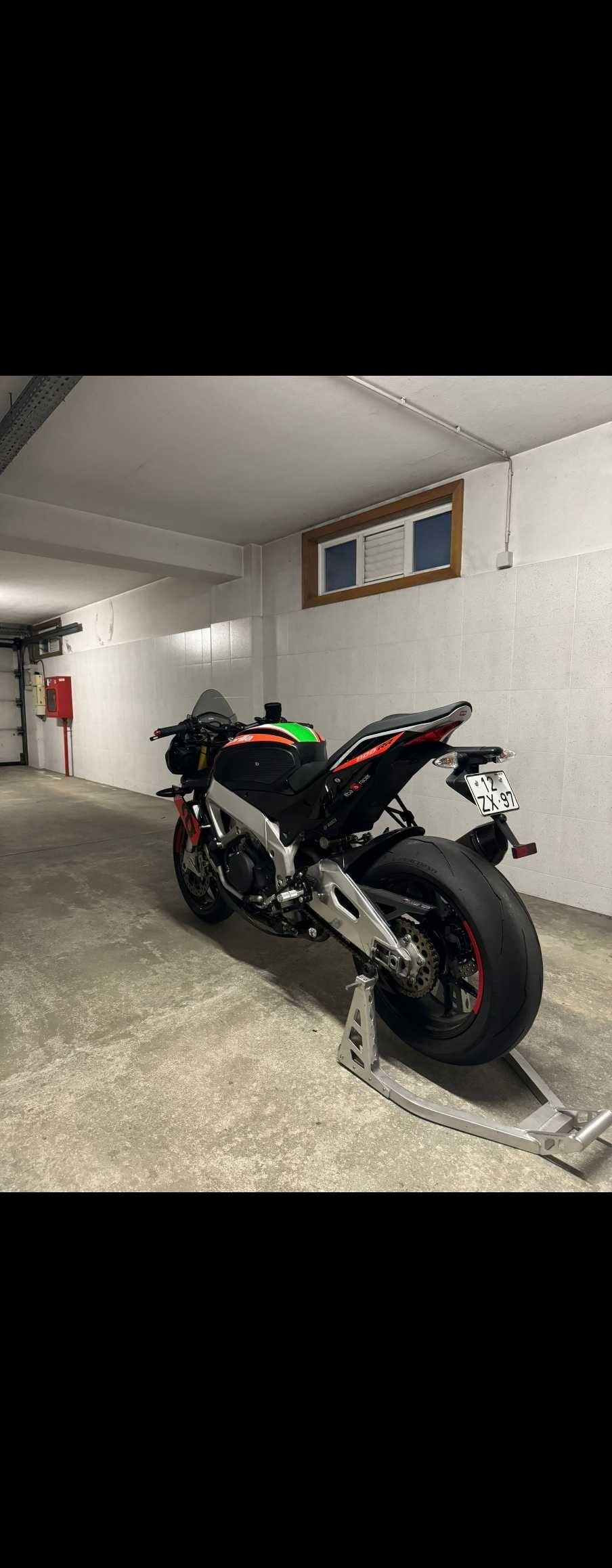 Aprilia tuono v4