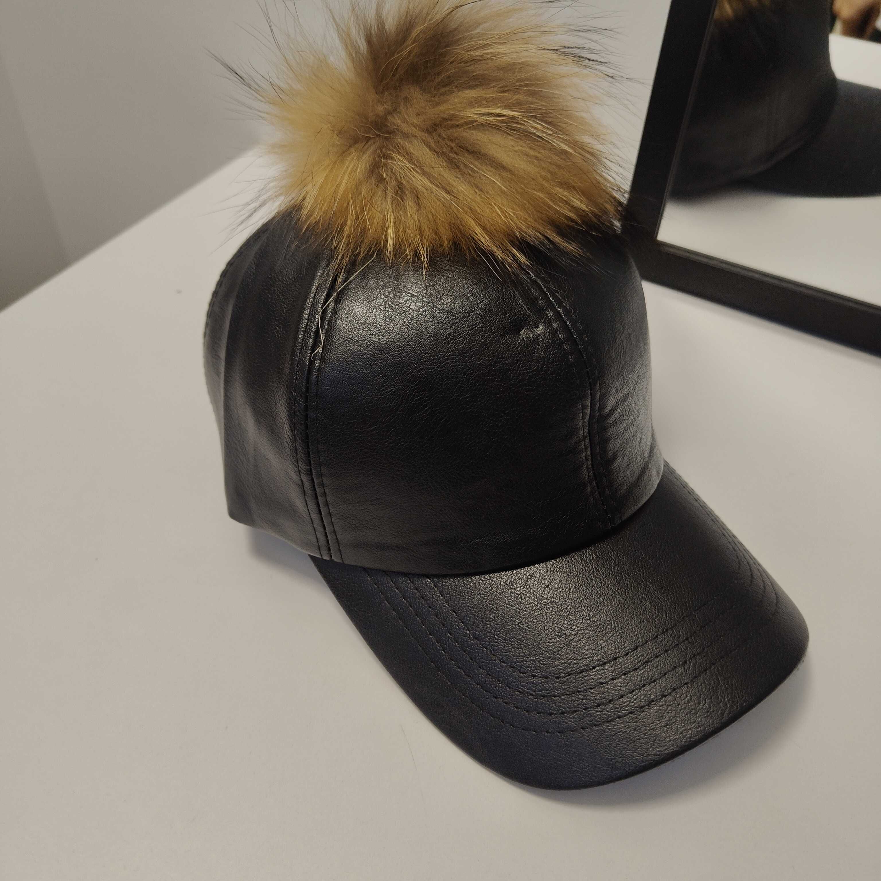 Czapka z daszkiem damska z pomopnem elegancka jak skórzana skóra nowa