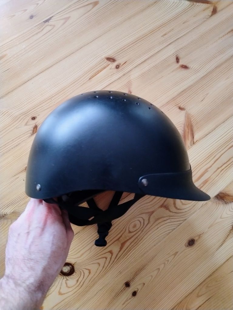 Kask jeździecki na konie rozmiar 52-55 stan bardzo dobry