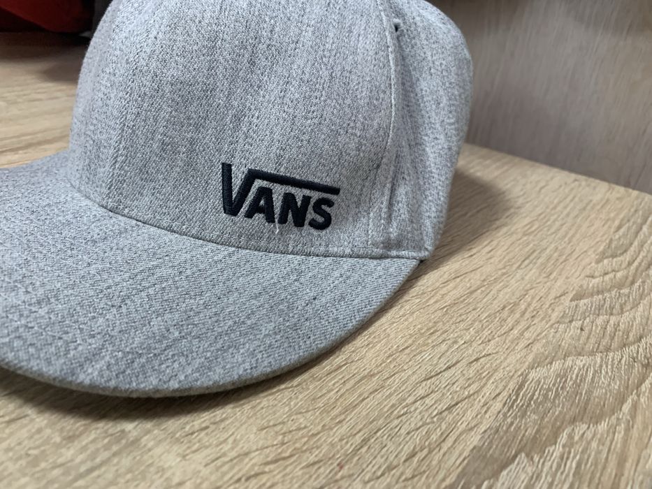 Нова кепка vans.