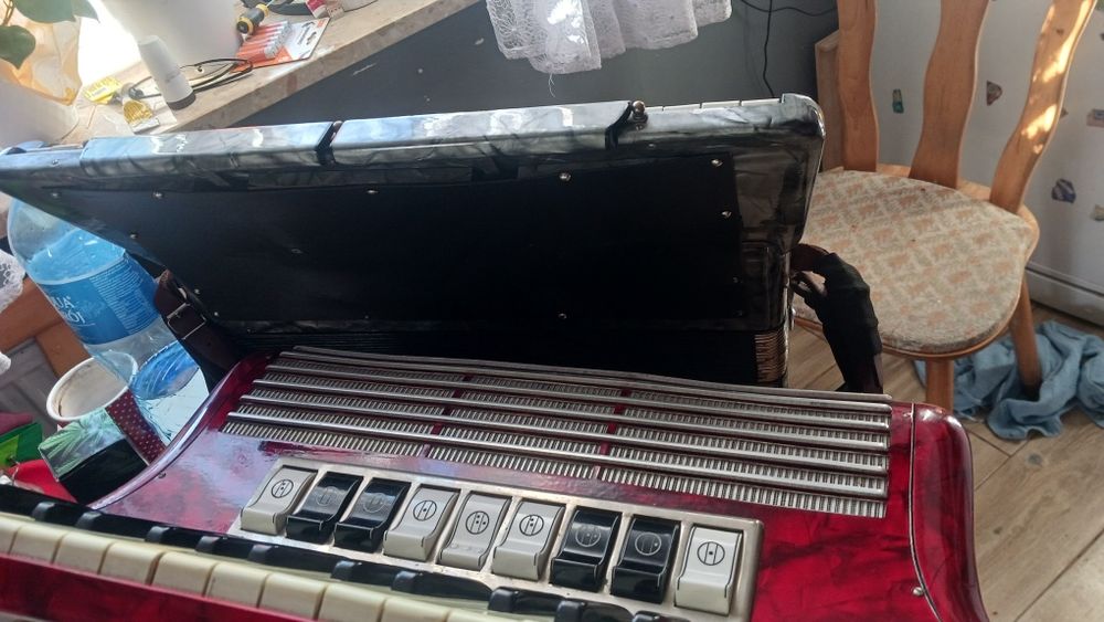 Witam sprzedam akordeony hohner 120bas drugi 96basstan stan idealny go
