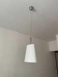 Candeeiro de teto/suspenso branco, com fio metalizado