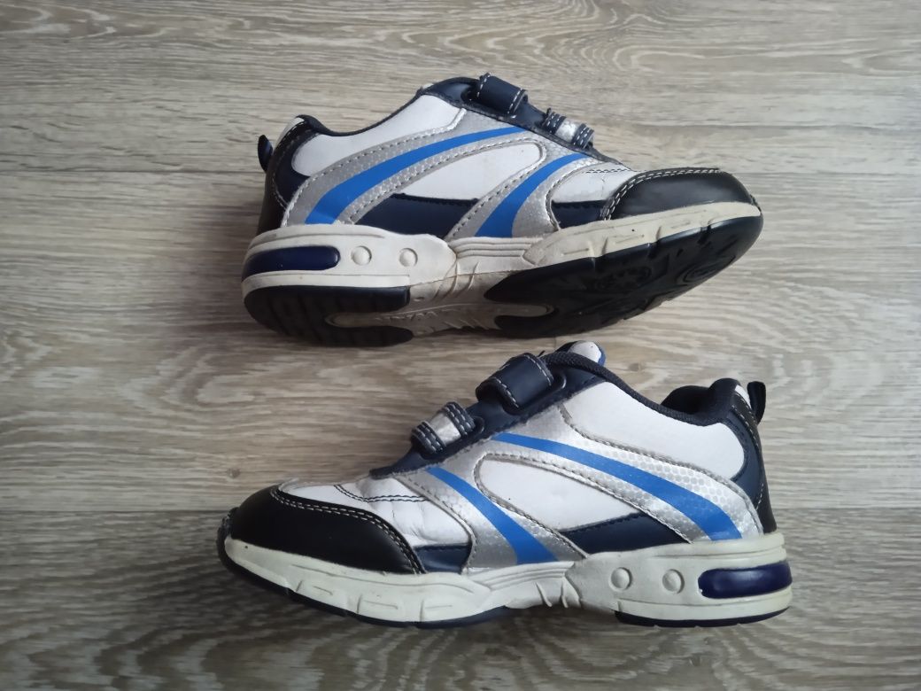 Buty 32 koło domu