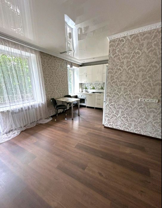 Сдам 2 кв. Сталинка Свободы с видом на сквер с фонтанами 11000 грн