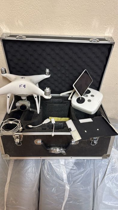 DJI Phantom 4 + комплекти