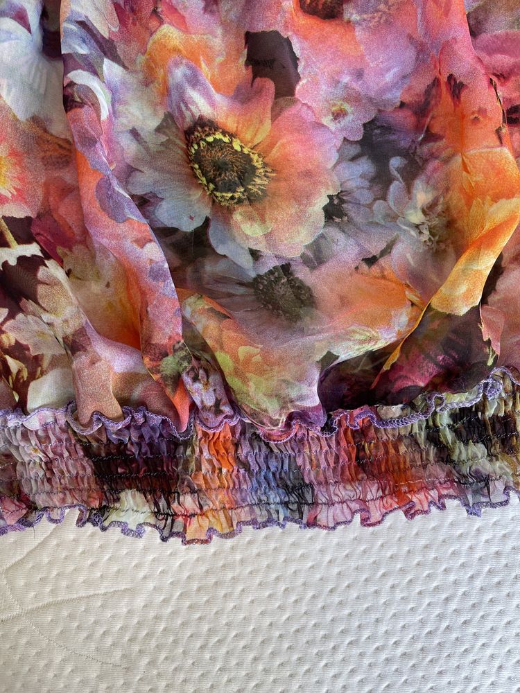 Продам женскую летнюю блузку прозрачная цветная с цветами s