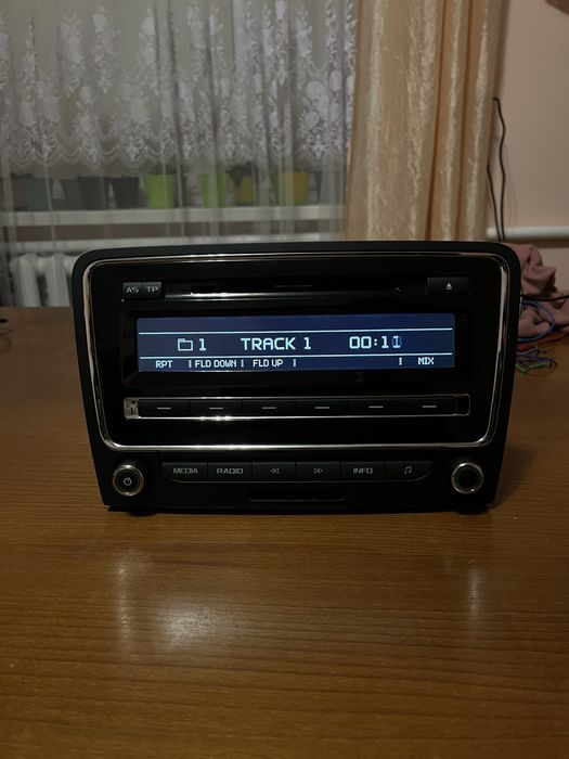 Штатна автомагнітола магнітола SWING з кодом