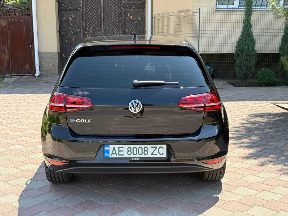 Продам VOLKSWAGEN e-Golf 24кв Електро