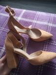 Buty na słupku beżowe rozmiar 38