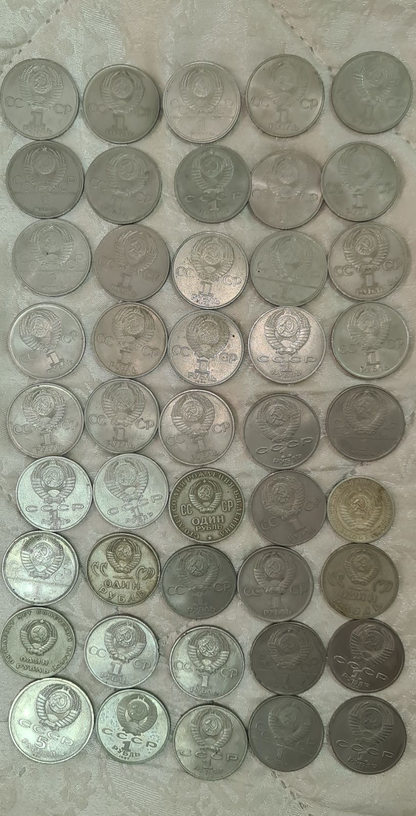Коллекцию юбилейных монет СССР