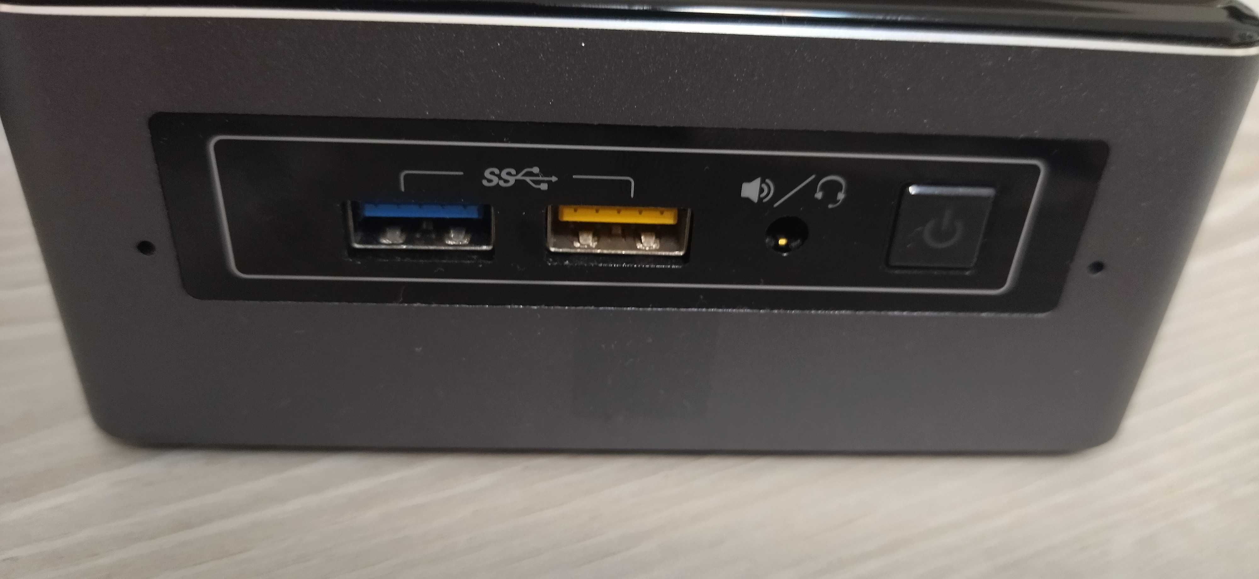 Intel NUC 7i3BNH