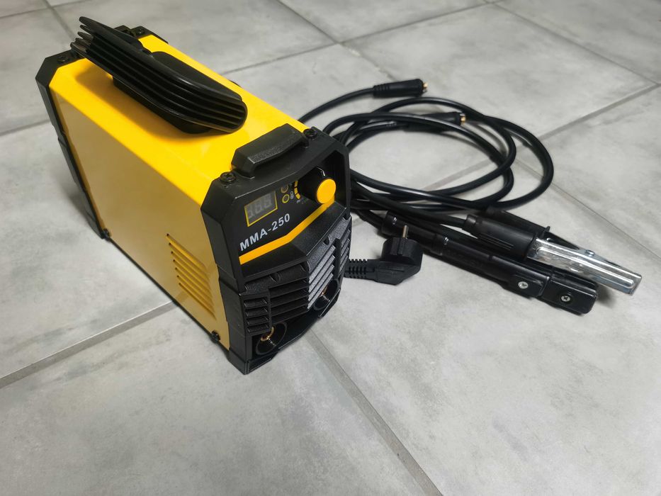 Máquina soldar inverter 250A - NOVO - 60€