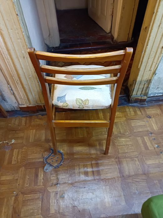 Продам стулья.Деревянные.