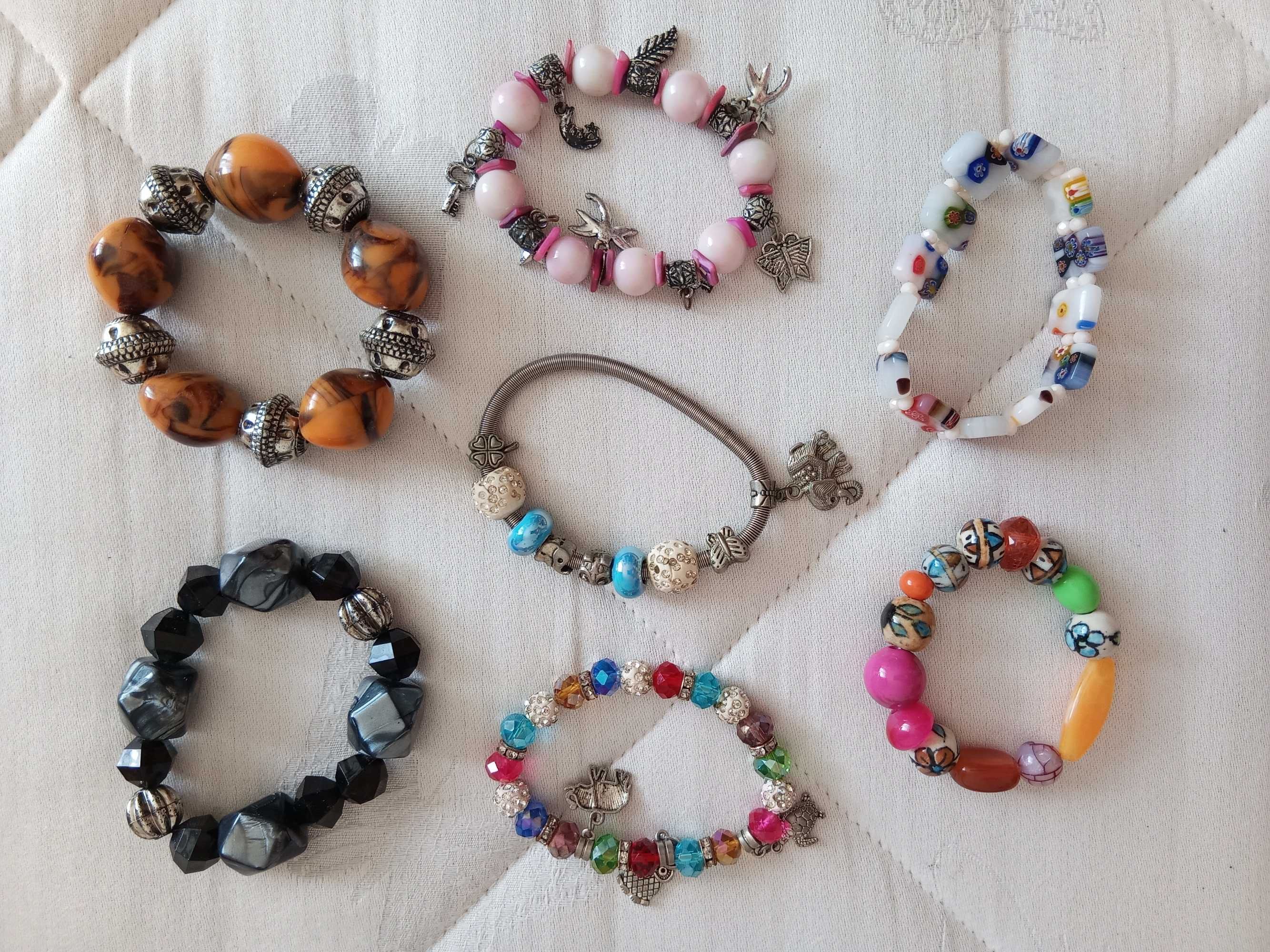 Mais de 50 pulseiras para venda