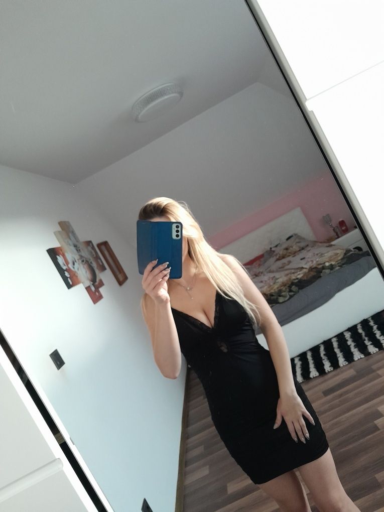 Sukienka sexy koronkowa mini dekolt impreza osiemnastka xs s