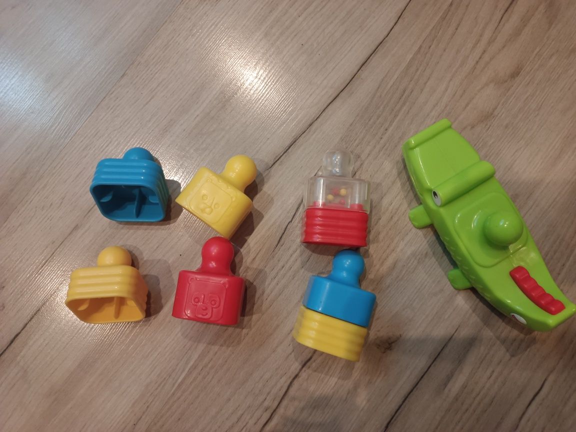 Fisher-Price ktokodylek z klockami,pierwsza wieża