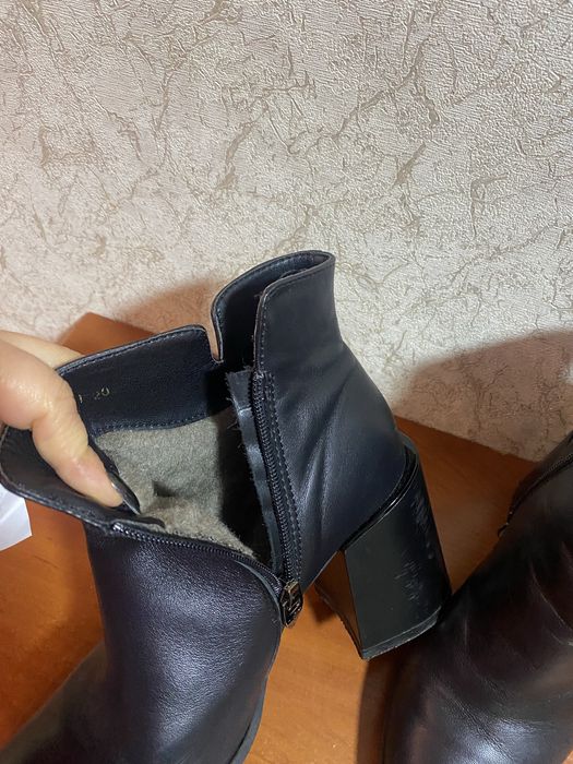 Продам шкіряні напівчоботи черевички