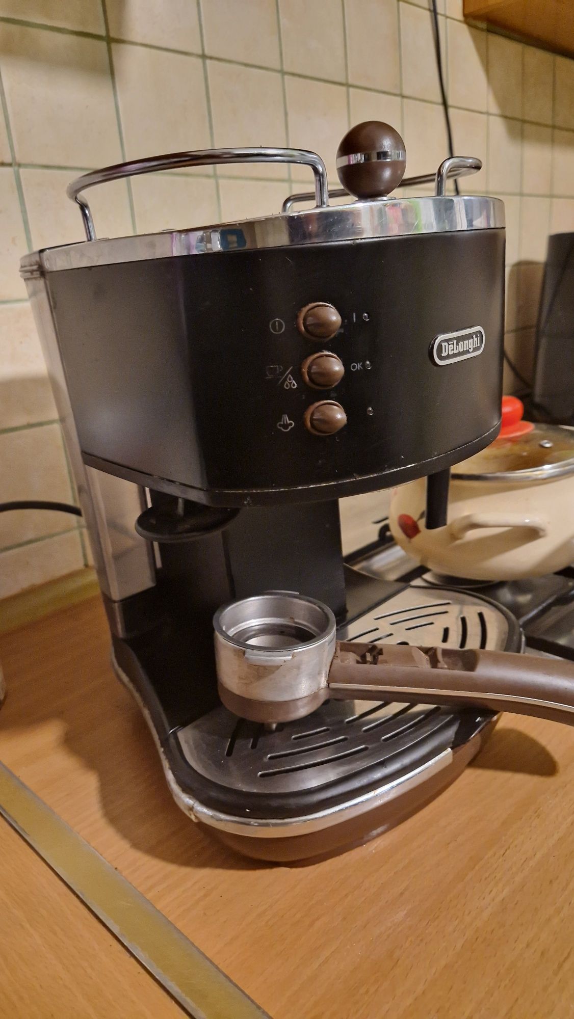 Ekspres kolbowy DeLonghi