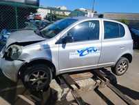 Toyota Yaris 1.0i - Viatura para peças