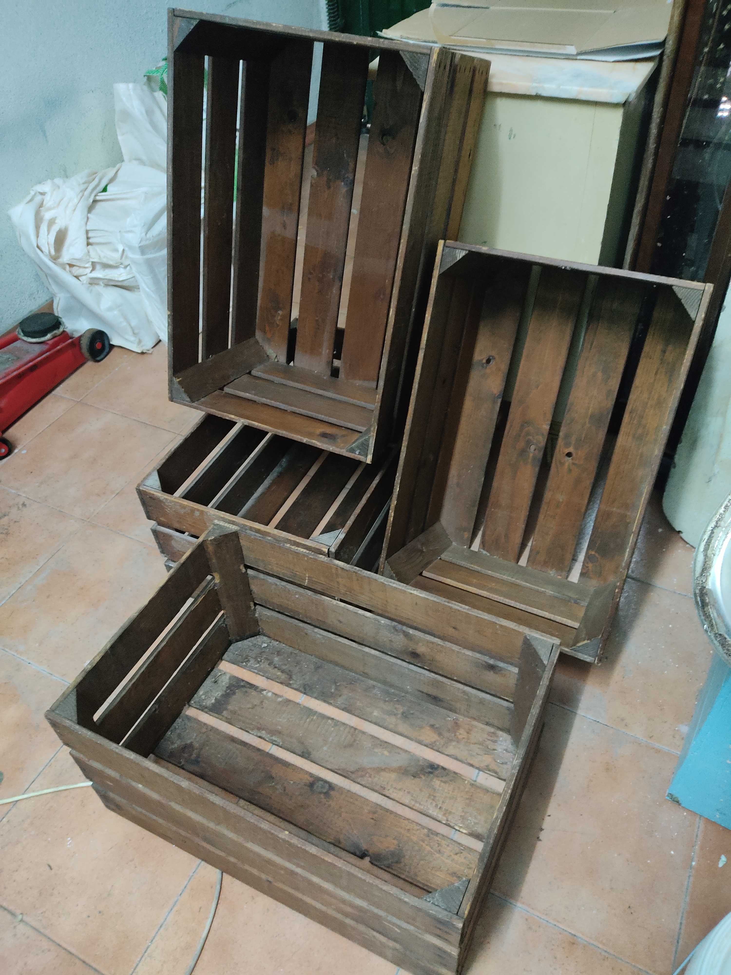 Caixas de madeira