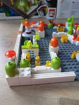 LEGO Lunar Command 3842 Gra strategiczna wiek 7+ Ufo Astronauci Roboty