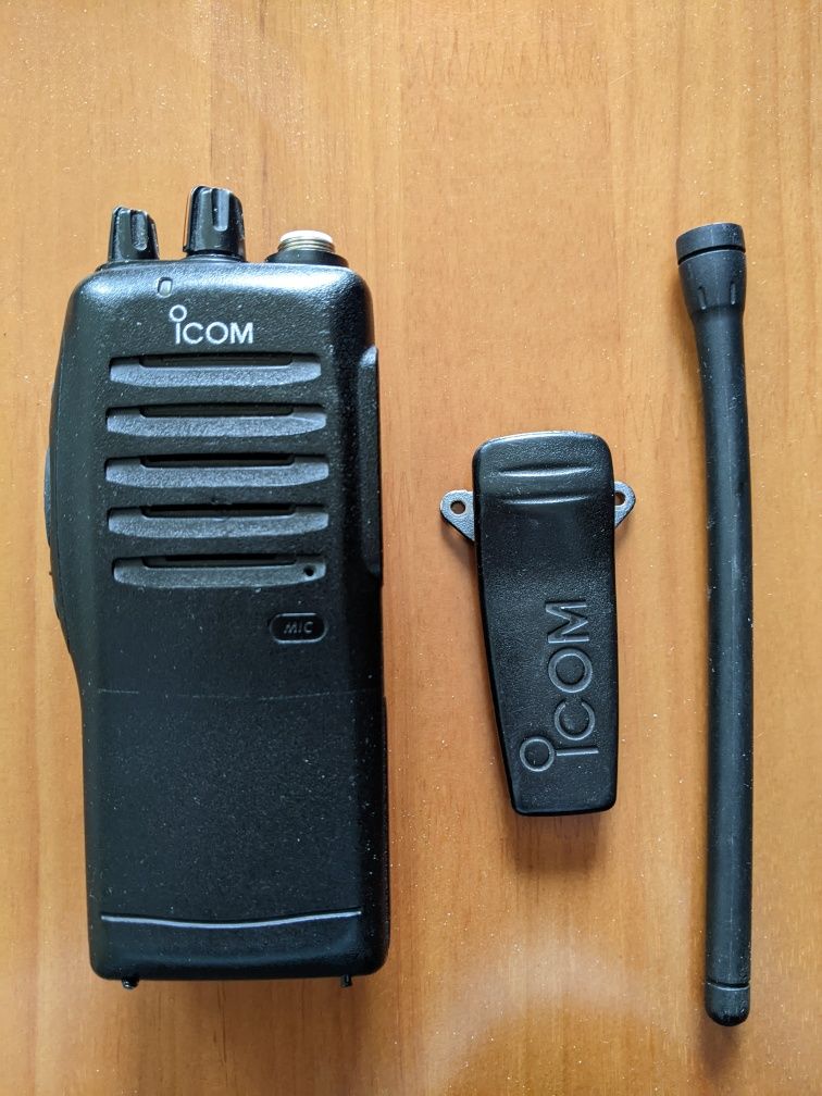 Радиостанция Icom F11