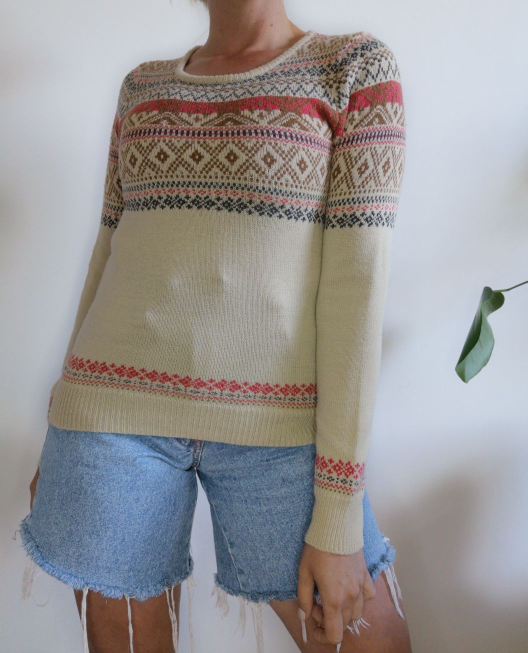Uroczy beżowy sweter w norweskie wzory vintage