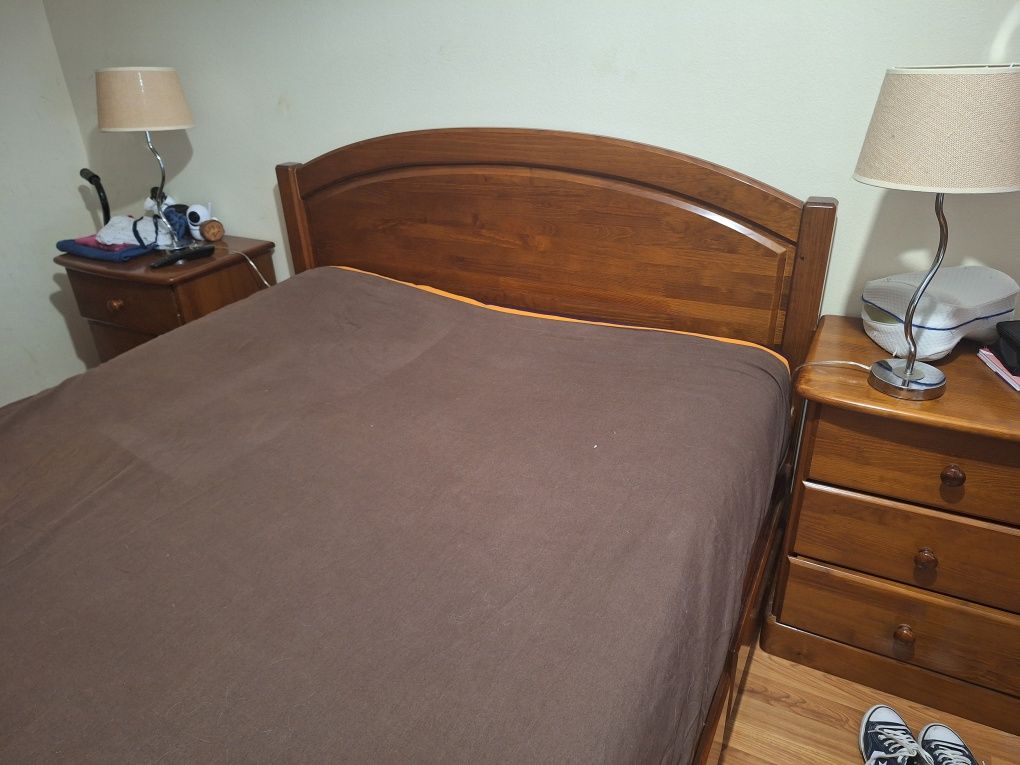 Cama de casal em ceregeira