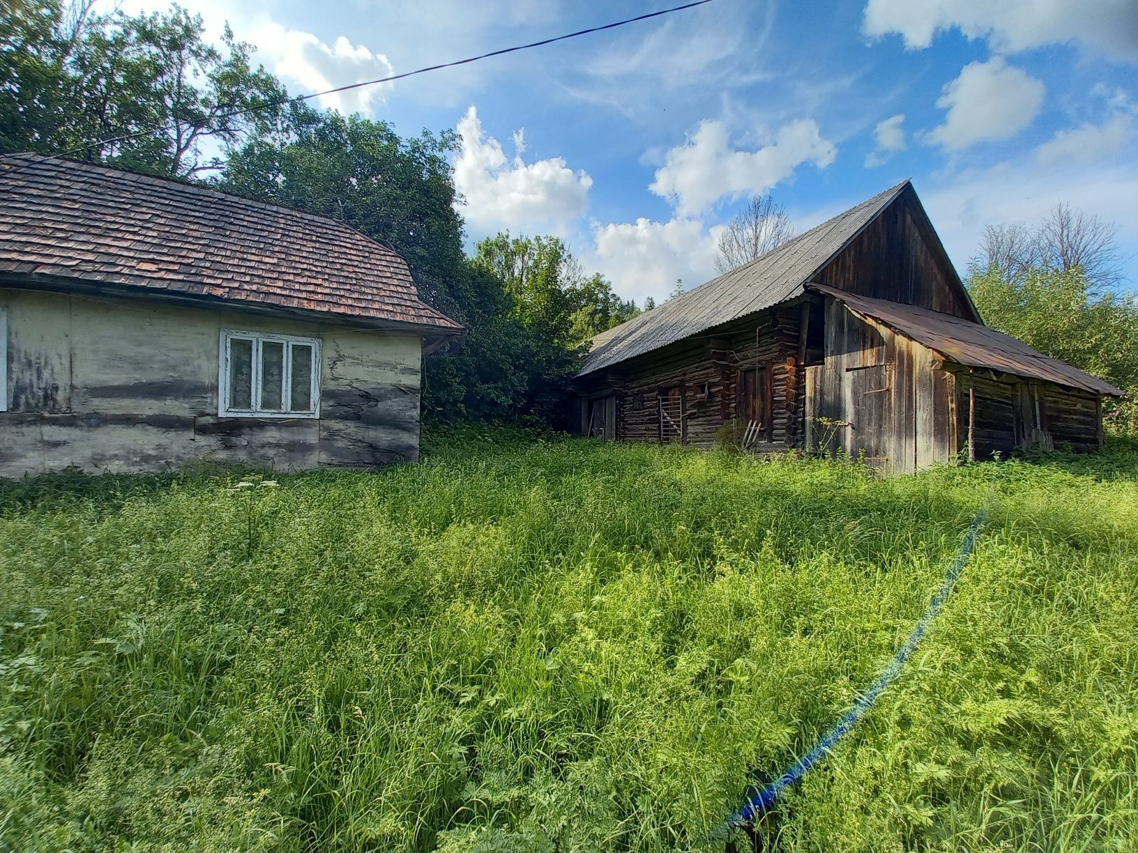 Продаж будинку та землі