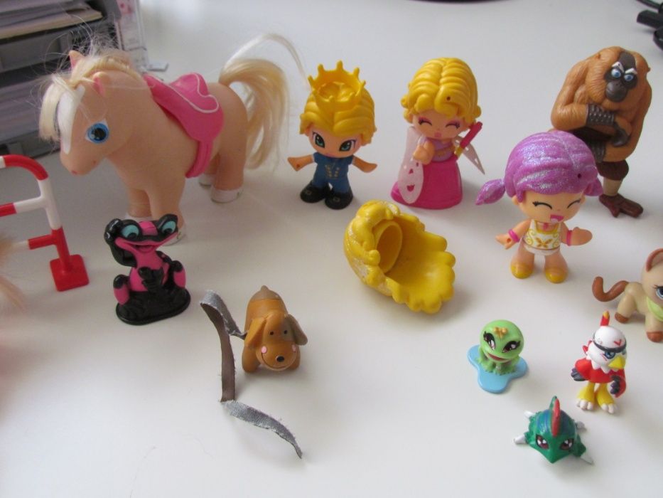 Bonecos e animais miniatura
