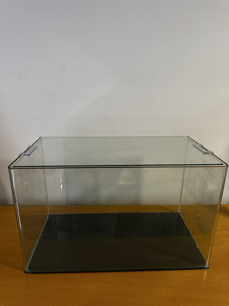 Aquário c/tampa 50x30x26cm e acessorios