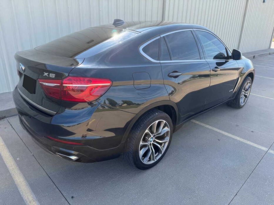 BMW X6 xDrive50i      2017