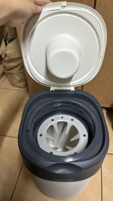 Kosz na pieluchy Tommee Tippee Twist biały