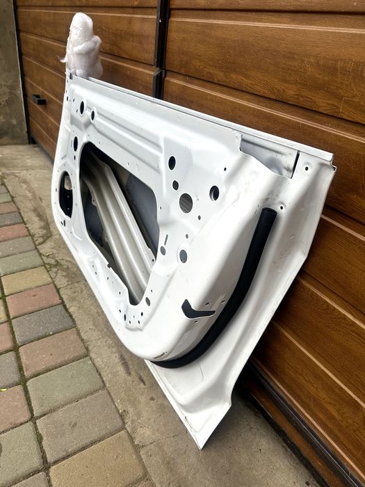 Двері передні праві Tesla Model 3 2017–2023 (в колір) PPSW